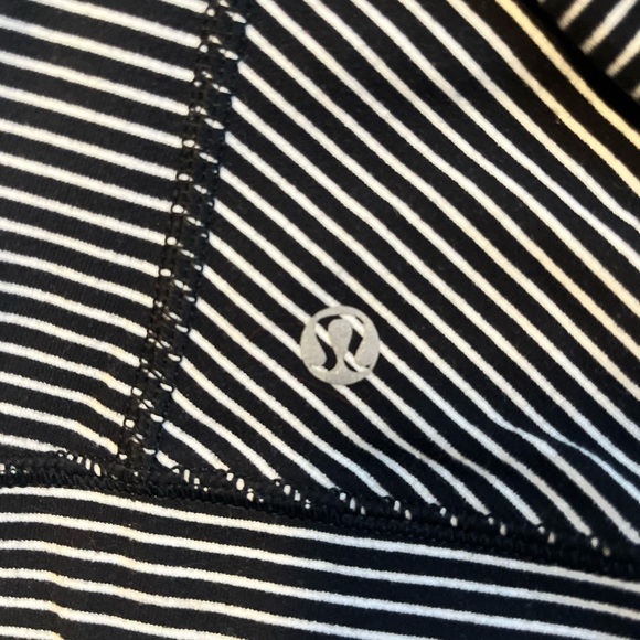 Lulu lemon long sleeve top - Picture 3 of 3